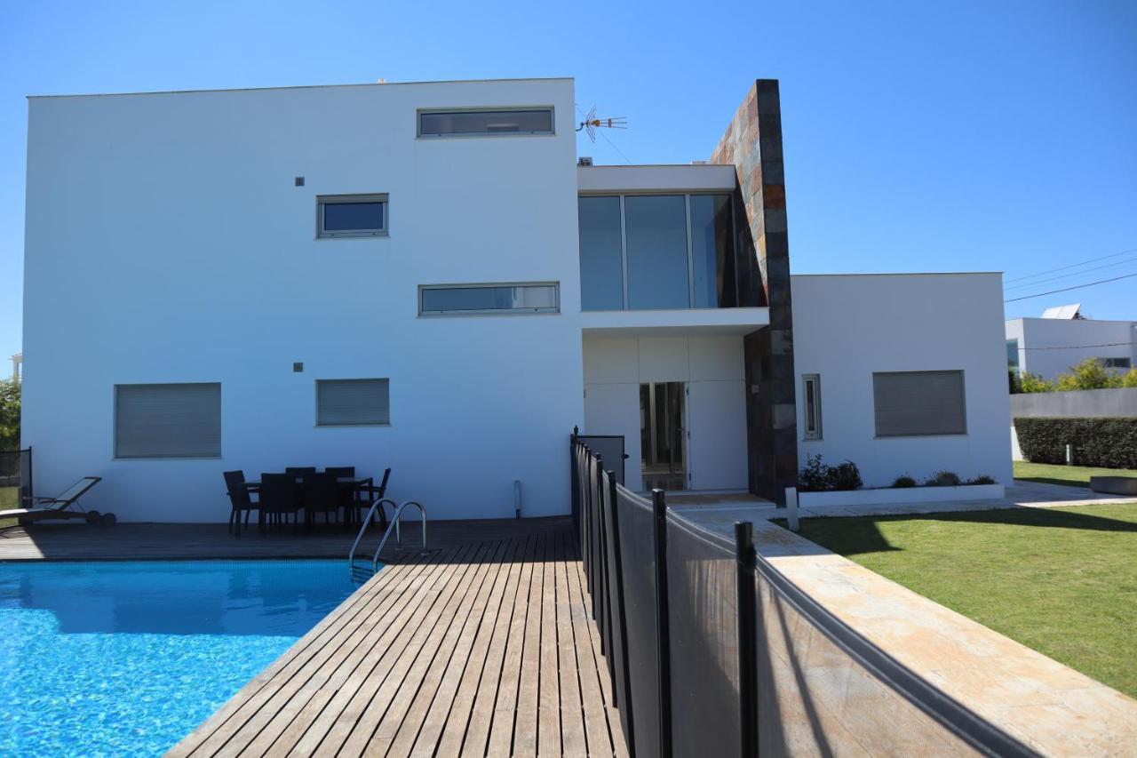 Villa Dos Salgados, 5Bdr, Beach Front, Near Salgados Golf Club Guia  Eksteriør billede