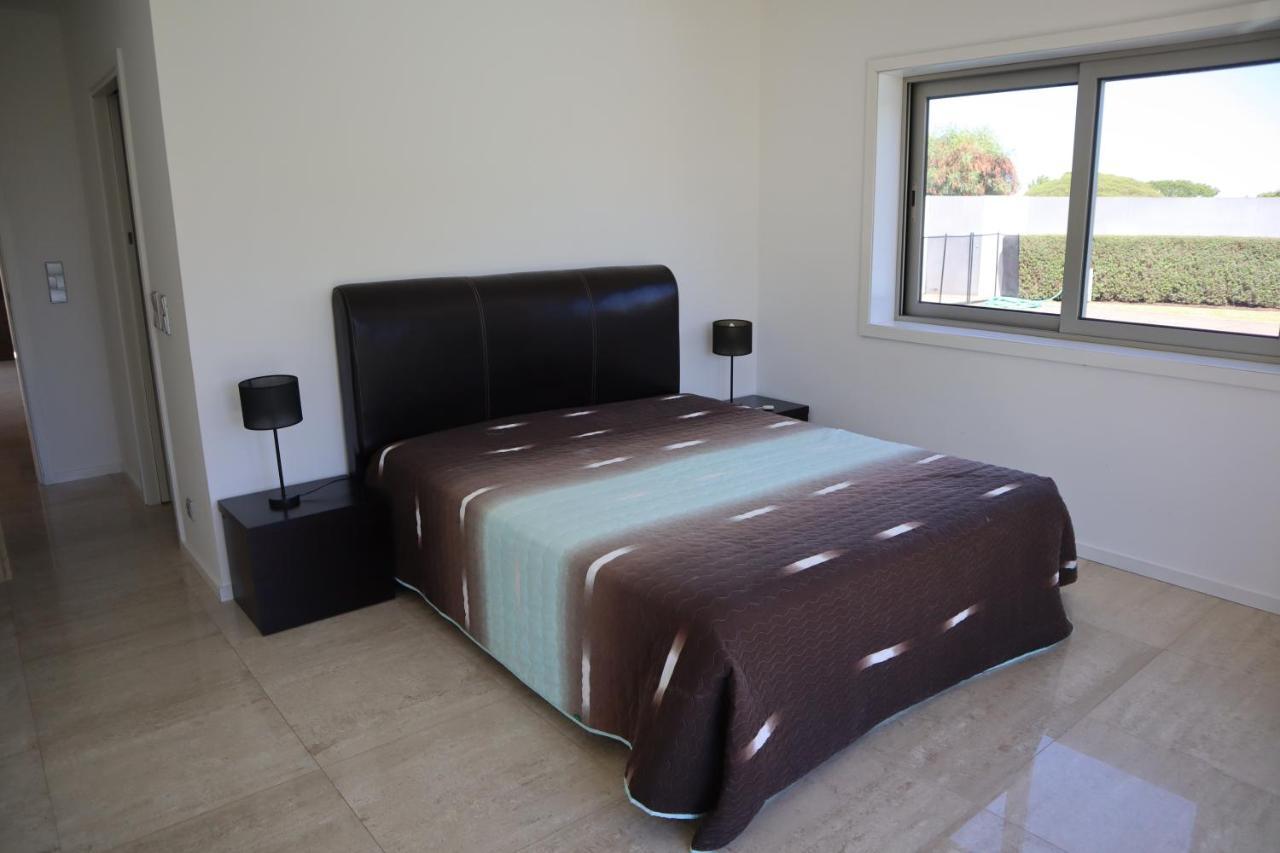 Villa Dos Salgados, 5Bdr, Beach Front, Near Salgados Golf Club Guia  Eksteriør billede